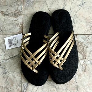 NWT SANUK Yoga Salty Metallic (size 7) in champagne gold color